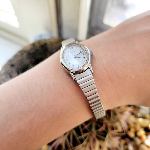 Vintage Timex Dainty Silver Stretch Watch - Picture 5 of 8